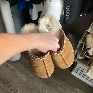 Hardly worn Ugg slippers